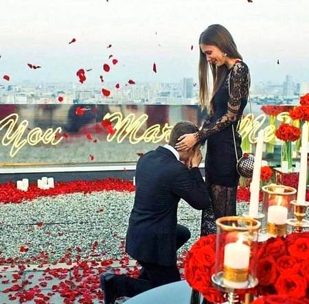 کسی کی خوش نما آنکھوں پے وار دو خود کو😍
کسی کی دل نشیں باتوں کو میری عمر لگے😍💕

💕