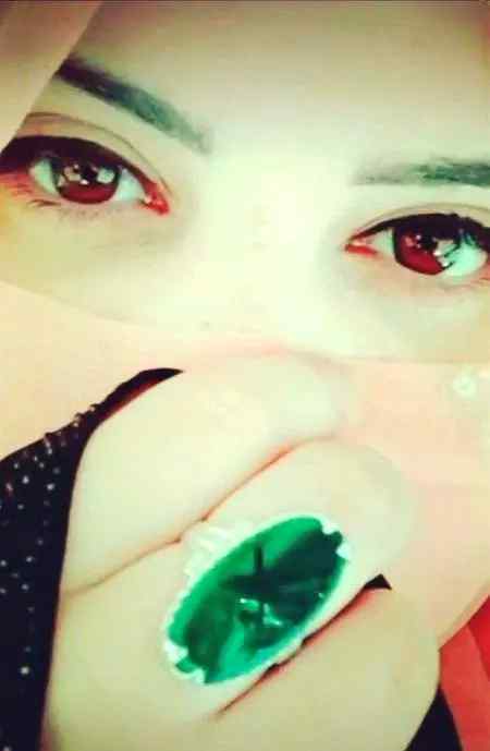 Agar aaye tumhe hichkiya,
To maaf karna mujhe,
Kyonki is dil ko aadat hai,
Tumhe yaad karne ki…