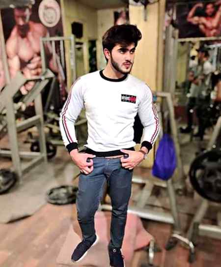 کسی کے رنگ اور چہرے کا مذاق نہ بنائیں 
سب کو اللہ نے بنایا ہے آپ کوئی آرڈر پر تیار نہیں ہوئے 🙂❤