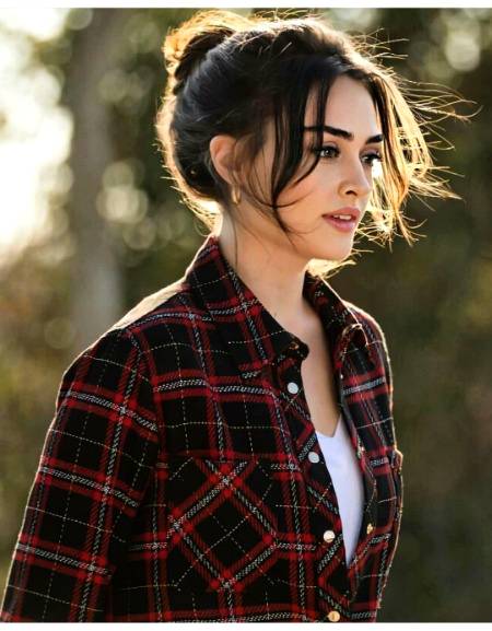 Esra Bilgiç is a Turkish actress & model born on born 14 October 1992.She is best known for the role of Halime Hatun in the historical adventure television series Diriliş Ertuğrul from on TRT 2014 to 2018 Her co-actors were Engin Altan Düzyatan.