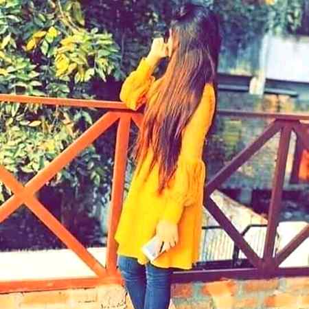 خاموشی میں ہی راحت ہوتی ہے ۔۔!!
لفظوں کا سفر انسان کو تھکا دیتا ہے!!
کھبی کھبی دل چاہتا ہے
ہر طرف خاموشی اور سکوت طاری رہے 🌸🌸