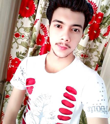 عشق بال نہیں چھوڑتا سر پر 

آپ عزتوں کی بات کرتے ہو۔