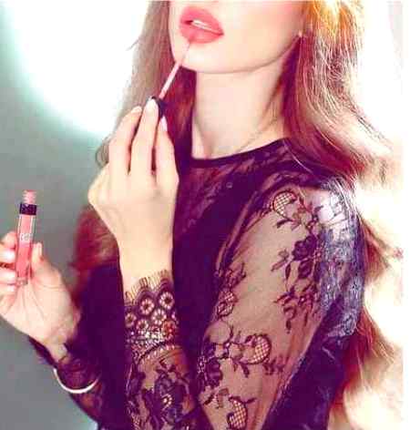 پتا ہے کل میں نے لپ اسٹک لگائ 💄💄 اتنی پالی خوشبو تھی پھر میں نے کھا لی🔥🔥😘😍🤦