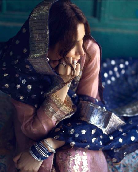 اٹک کے رہ گیا پلکوں پہ خواب ایسا تھا
ہزار طرح سے خود کو جگا کے دیکھ لیا


بگڑ تو سکتا ہے لیکن سنور نہیں سکتا
نصیب ہم نے بہت آزما کے دیکھ لیا