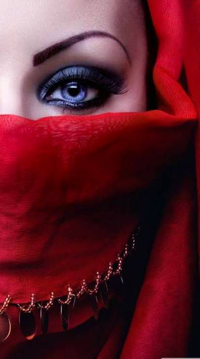 عورت کو ایک سے زائد مردوں سے اپنے حسن کی تعریف سننے کا شوق پڑ جائے تو وہ کسی ایک مرد کی ہو کر نہیں رہ سکتی 💯