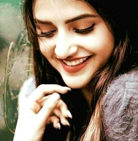 ہونٹوں کی ہسی کو نہ سمجھ حقیقت زندگی 
یہ تو اک پردہ ہے شدت غم کو چھپانے کہ لئے