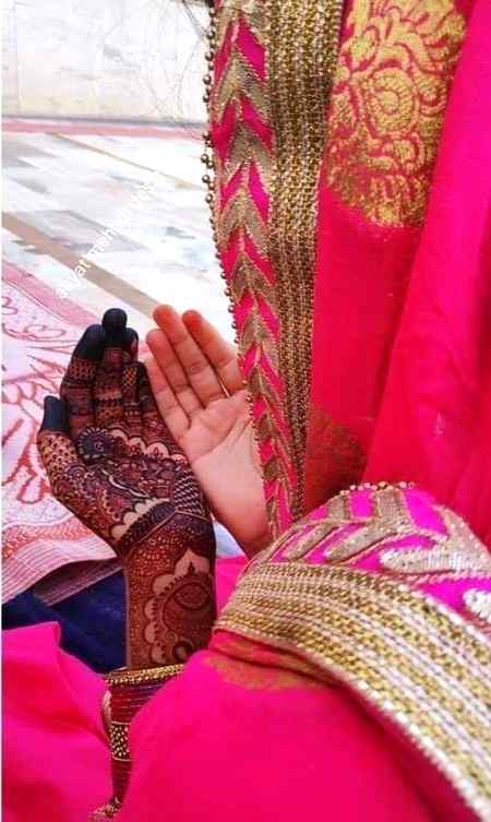 سبھی سمجھتے رہے کہ عورت معشوق ہے.
صرف شاہ کو معلوم تھا کہ عورت عاشق ہے
اس لئے شاہ لطیف نے لکھا عورت_عشق_کی_استاد_ہے"