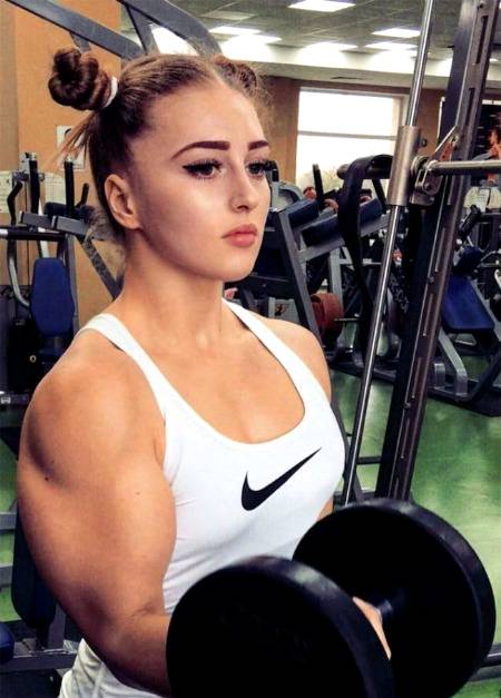Perfecto...perfecto...😍😍❤❤Julia vins...'Muscle Barbie'🥀