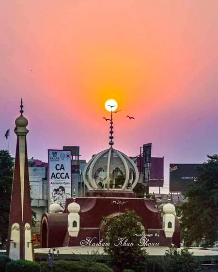 غروبِ آفتاب کا خوبصورت منظر - گھنٹہ گھر ملتان ❤️