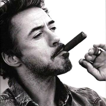 میں اپنے ماضی پر افسوس کا اظہار نہیں کرتا بلکہ اس وقت کو یاد کرکے رنجیدہ ہوتا ہوں جو میں نے کم ظرفوں کو دیا