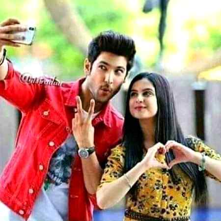 تو آتا ہے سینے میں جب جب سانسیں بھرتی ہوں 🧟⁦🕵️⁩
تیرے دل کی گلیوں سے میں ہر روز گزرتی ہوں 🙆🙆
ہوا کے جیسے چلتا ہے تو  ۔۔میں بھی تو جیسے اڑتی ہوں 🧛
کون تجھے یوں پیار کرے گا 😑
جیسے میں کرتی ہوں 💔🔥