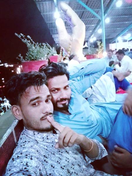 منافقت کے ڈسے ہوئے پهر 
خلوص پر بهی یقین نہیں رکهتے....