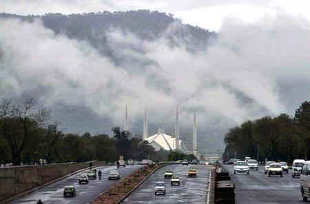 علاج عشق جو پوچھا طبیب سے😍 
دھیمے لہجہ میں بولا اسلام آباد جایا کرو🙈❤️