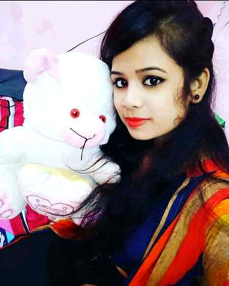 نکسی کو تکلیف دینا یہ میری عادت نہیں .. بنا بلاے مہمان بن جانا یہ میری عادت نہیں.. میں اپنے غم میں رہتا ہوں نوابوں کی ترح .. پراے خشیوں کے پاس جانا میری عادت نہیں ..سب کو ہستا ہی دیکھنا چاہتا ہوں میں.. کسی کو دھوکے سے بلانا یہ میری عادت نہیں.. بتانا چھاتا ہوں صرف پیار اور محبت.. یہ نفرت پھیلانا میری عادت نہیں .. زندگی میں چاھے کسی کی خاطر غم نہیں .. کوءی بدعا دے یوں مرنے کی یوں جینا میری عادت نہیں..
