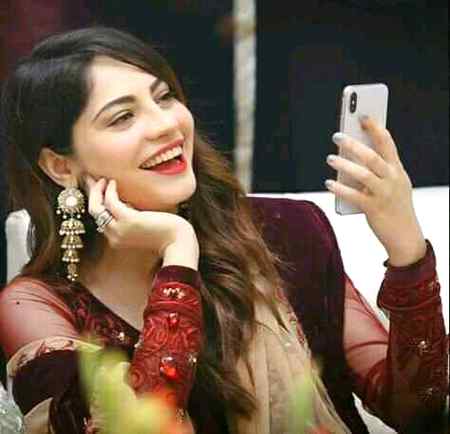 Apny qadmon py jinko bhrosa nhi.😏 ...ham se tkrany ki bt krty hn...✌