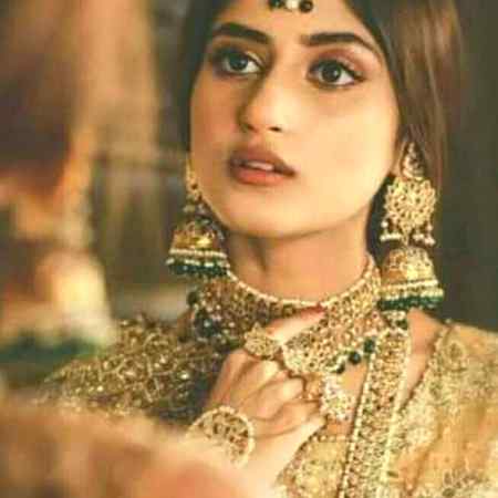 Khi shrarat 😃khi shokhi ka guman hon ma 😍 khi dard 😡khi tota hwa haseen jhan hon ma☺