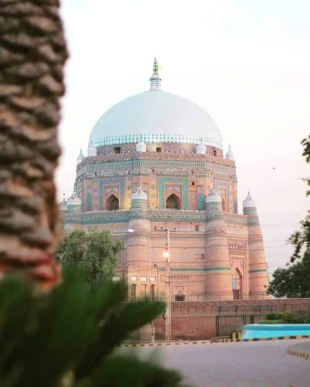 اسکی محبت اور شہر ملتان، 
بھلائیں گے تو مر جائیں گے.