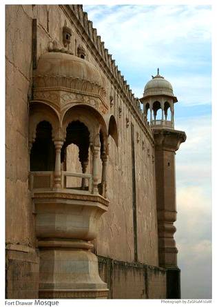 Exterior shot of the Fort Drawar Mosque constrected by Nawab Bahawal khan in 1849.it is a replica of Moti Mosque Delhi...💕💕