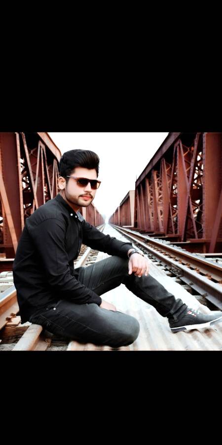 رہتے ہیں مصروف کرتے ہیں بہانے اور بتاتے ہیں مجبوریاں

صاف لفظوں میں لوگ خدا حافظ کیوں نہیں کہتے؟