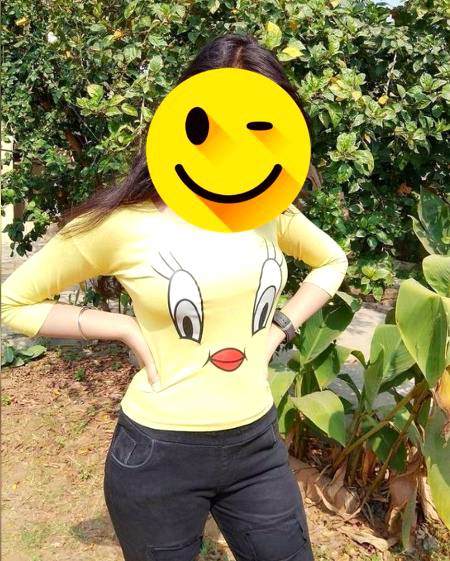 ٹیڑھی باتوں کا سیدھا سا جواب
میں بد تمیز میری عادتیں خراب
Um e Hani Rajpoot