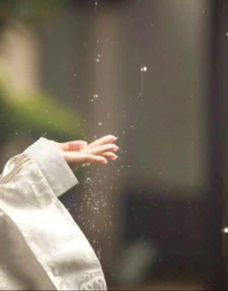 میں نے زندگی سے سیکھا
 اچھی بری بات پرخاموشی اختیار کرلی،
 سر نیچا کرلیا ، 
نظریں نیچی رکھ لیں، 
مسکرا دیا ۔ 
یہ سیکھا اور آپ نے؟