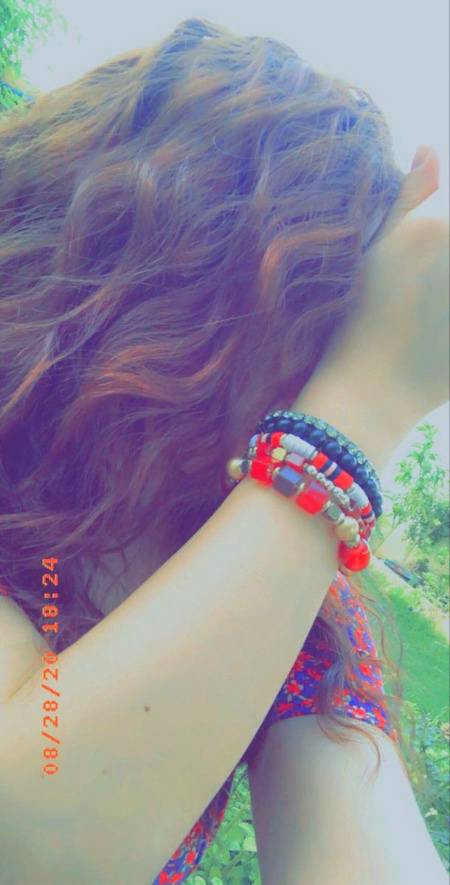 کسی کے ہو کر مجھ پہ الزام ان تھک کرتے ہو
مان لو یہ بے اعتمادی تم  بہت ہی غلط کرتے ہو
خوش رہتے ہو ہر وقت کسی اور کے سنگ مگر
محبت پہ جو شک کرتے ہو بالکل نا حق کرتے ہو