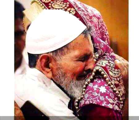 بیٹیوں کی امیدوں پہ فقط باپ پورا اترتا ہے
یہ کسی اور کے بس کی بات نہیں ہے
😰😨😥😥