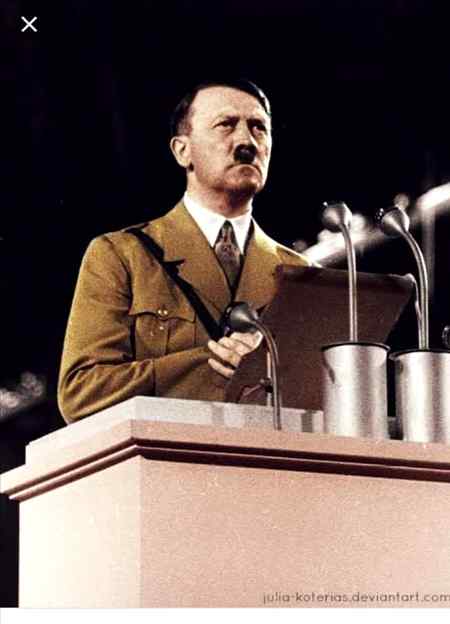 ہٹلر ایک مرتبہ اپنے ساتھ ایوان میں ایک مرغا لیکر آیا ، اور سب کے سامنے اسکا ایک ایک پنکھ نوچنے لگا مرغا درد سے بلبلاتا رہا مگر ہٹلر نے ایک ایک کر کے سارے پنک نوچ کر مرغے کو زمین پر پینک دیا 

اور جیب سے کچھ دانے مرغے کے آگے پینک دئیے اور دھیرے دھیرے چلنے لگا تو مرغا دانا کھاتا ہوا ہٹلر کے پیچھے چلنے لگا ، ہٹلر  دانا پینھکتا گیا اور مرغا دانا کھاتا ہوا اسکے پیچھے چلتا رہا  آخر کار وہ مرغا ہٹلر کے  پیروں میں آ کڑا ہوا

 ہٹلر نے سپیکر کی طرف  دیکھا اور تاریخی جملہ کہا  
جہموری ملکوں  میں عوام اس مرغے کی طرح ہوتی ہے انکے لیڈر عوام کا پہلے  سب کچھ لوٹ کر انھے اپاہیج کر دیتے  ہیں اور بعد میں انکو تھوڑی سی خوراک دیکر انکے مسیحا   بن جاتے ہیں
 حالیہ زمانے میں ہماری حالت کچھ ایسی ہے