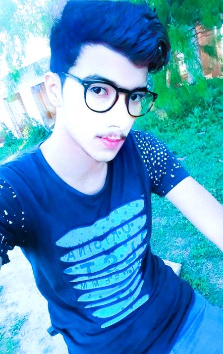 *ایک ویران راستہ سمجھ کر بھول گئے وہ لوگ*
*جو کہتے تھے میری دنیا صرف تم ہو*💔🥀