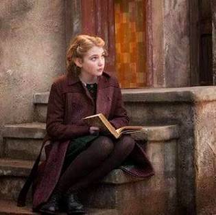 ﻟﭧ ﮐﮯ ﺑﮭﯽ ﺧﻮﺵ ﮨﻮﮞ ﮐﮧ ﺍﺷﮑﻮﮞ ﺳﮯ ﺑﮭﺮﺍ ﮨﮯ ﺩﺍﻣﻦ
ﺩﯾﮑﮫ ﻏﺎﺭﺕ ﮔﺮ ﺩﻝ ﯾﮧ ﺑﮭﯽ ﺧﺰﺍﻧﮯ ﻣﯿﺮﮮ