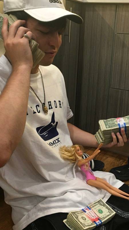 Me calling up all my hoes to listen to nectar: