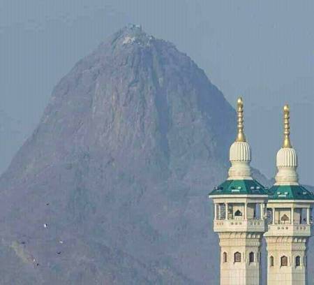 *😍مسجد حرام کے مینار اور غار_حراء کے پہاڑ کا دلکش منظر