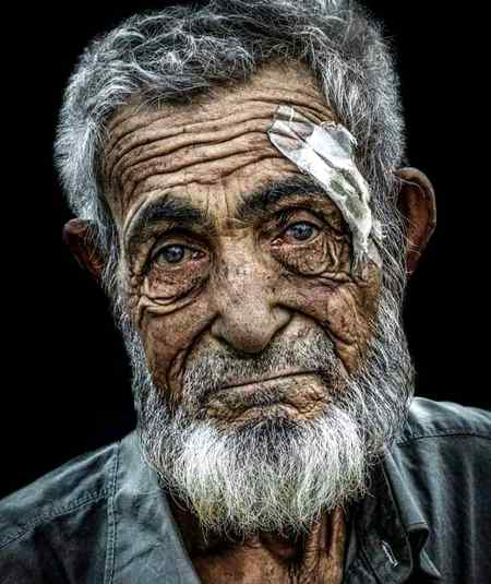 ننھے بچوں کے سوالات سے ڈر جاتا ہوں !

جیب خالی ہو تو میں دیر سے گھر جاتا ہوں 
Real Herro only FATHER 👍