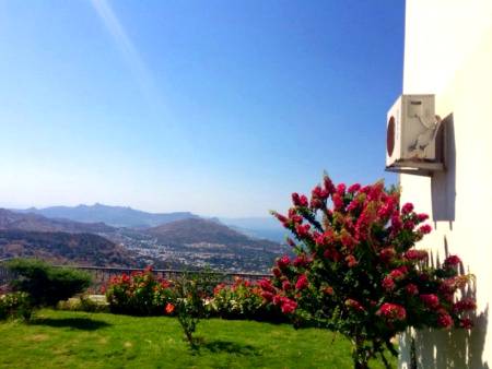 Beautiful view in front of apartment❣