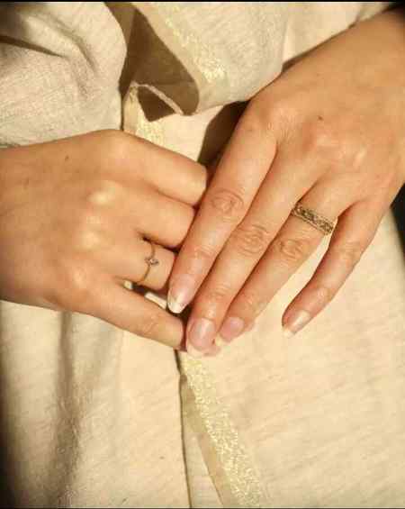 وہ میری آخری سرحد ہو جیسے_
سوچ جاتی ہی نہیں اس سے آگے⁦❤️⁩⁦❤️