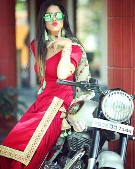 Ghamand dikhana mujy ata nahi. ...or kisi ka ghamand sehna ki meri adat nhi 😶😶