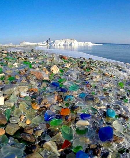 Beautiful stones and sea