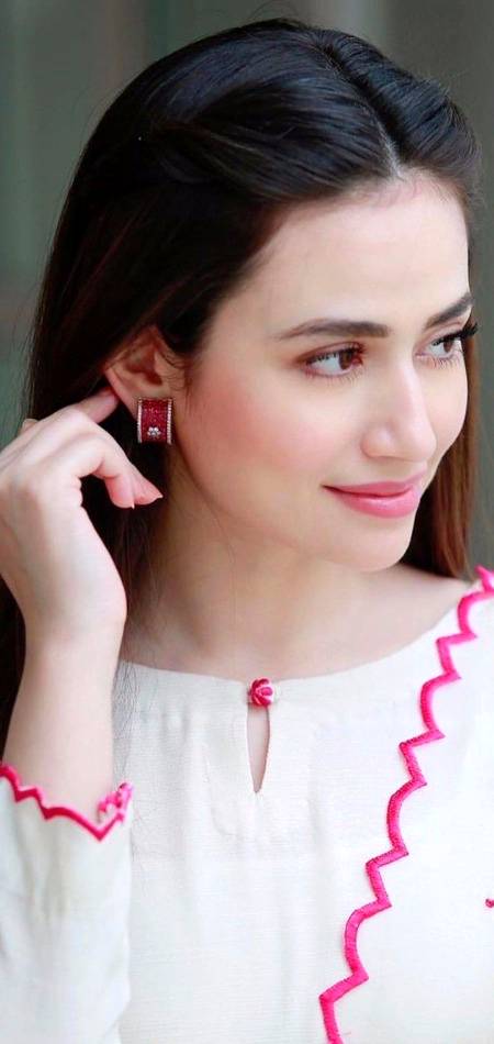 خیالِ یار میں بیٹھے ہیں اس لیے سج کے_
شائد وہ بھی تصور میں ہمیں دیکھ رہا ہو💕💕