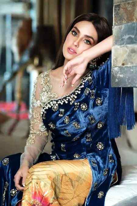 Iqra Aziz 🔥🔥🔥