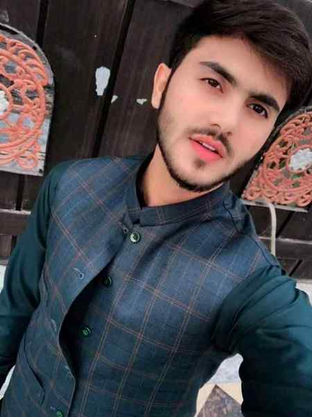 !ارے قربان جاؤں میں ان کی اس سادگی پہ!!!

جو کہہ گئے دل💓 ہی توڑا💔 کونسی جان لے لیAnmoll