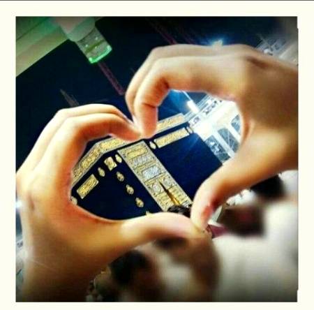 روح مکے ریندی اے 🕋  
دل ریندا اے مدینے وِچ 💖