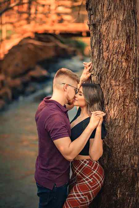 میں تجھے بُھو لنے کا سو چوں 
 تو دھڑ کنیں احتجاج کرتی ہیں۔