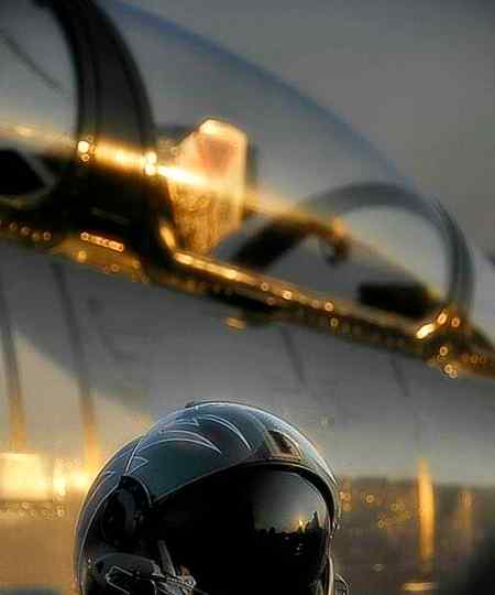 ابهى تم نے وه چراغ نہیں دیکهے .

جو بُجهتے بُجهتے اُلجھ پڑتے ہیں هواؤں سے .