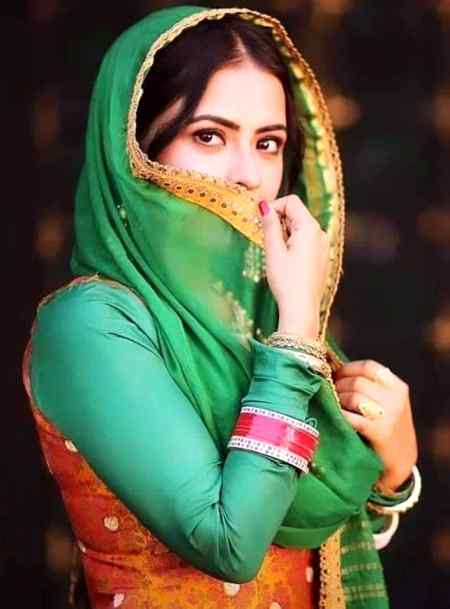 Sar pe dupatta rkhny wali lrkiyan
"ALLAH" k saye mein rehti hai..🌹 😍