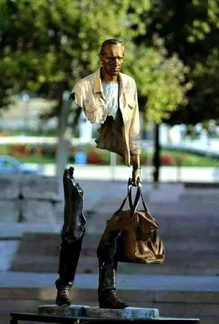 ﻟﻔﻈﻮﮞ ﻧﮯﻣﺠﮫ ﮐﻮ  ﺯﻧﺪﮔﯽ ﺍﺗﻨﯽ ﻃﻮﯾﻞ ﺩﯼ
ﮐﮧ ﻣﯿﮟ ﺗﻮ ﻣﺮﮔﯿﺎ  ﭘﺮ ﺩﻧﯿﺎﺳﮯﺳﺎﺭﺍ ﻧﮩﯿﮟ ﮔﯿﺎ