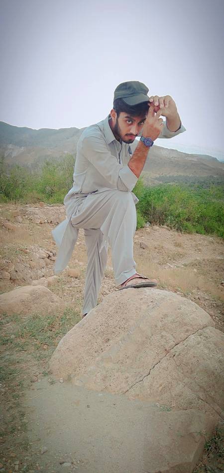 Mard ho tm! To hasti ka itna rob to ho tmhara😑🤐k paas sy guzarny wali har orat 🖤bekhoaf ho 💯slint msg for Mard hazrat jo 10 larkia rakh kr mard banty hn 🙏