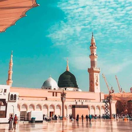 مٌحمدﷺ باعثِ حُسنِ جہاں ایمان ہے میرا
مٌحمدﷺ حاصلِ کون ومکاں ایمان ہے میرا
وہ چراغِ عرش، میں انکے قدموں کی دھول ہوں
اے زندگی گواہ رہنا میں عاشقِ رسولﷺ ہوں