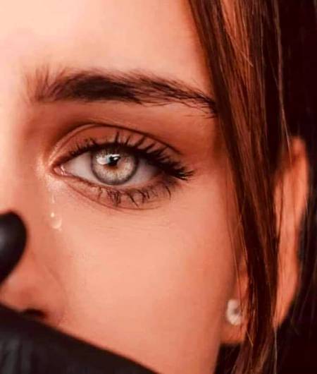 🥀
ضبطِ اشک اتنا کٹھن تھا، دیکھنا ممکن نہ تھا
میں نے آنکھیں بند کیں اور پھر اسے جانے دیا😥
MISS_U_👵😥