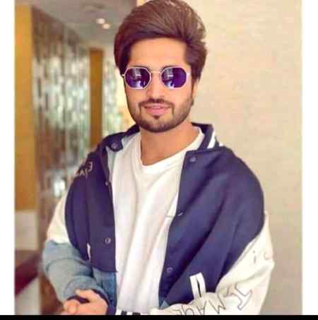 اس کو نفرت تھی بے وفاؤں سے
کیسے خود سے نبھا رہی ہوگی.؟؟