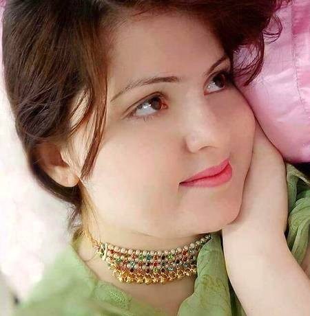 Mje naa... Asi goolo moolo c larkiyan bht pasand hn🙈🙈🙈